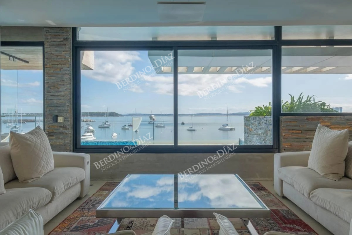 Apartamento ID.2324 - Formidable artamento en venta frente a puerto Punta del Este