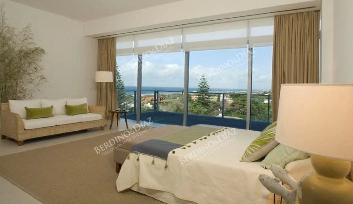 Apartamento ID.2117 - Douplex en venta de 650 m2 Playa Brava Punta del Este