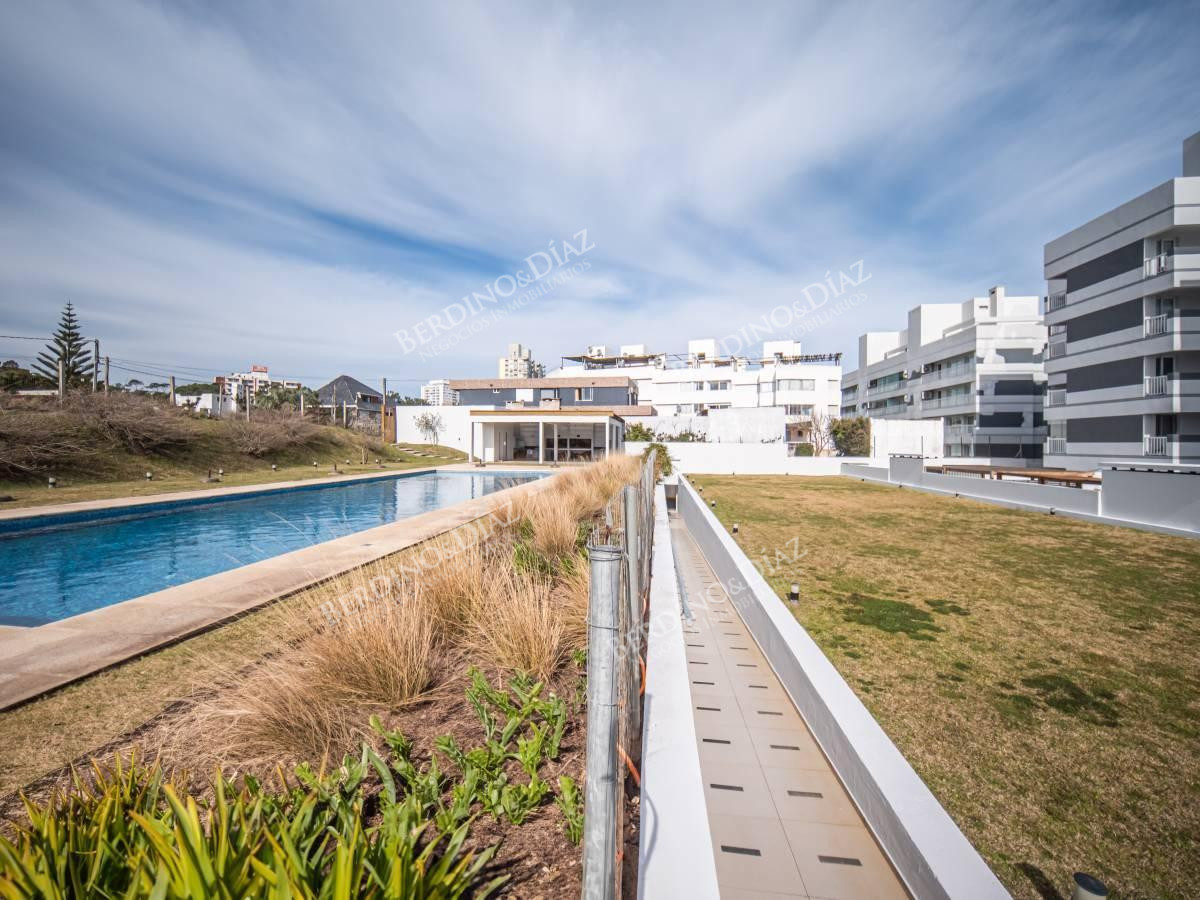 Apartamento ID.2329 - Apartamento en venta Playa Mansa en venta 3 dormitorios