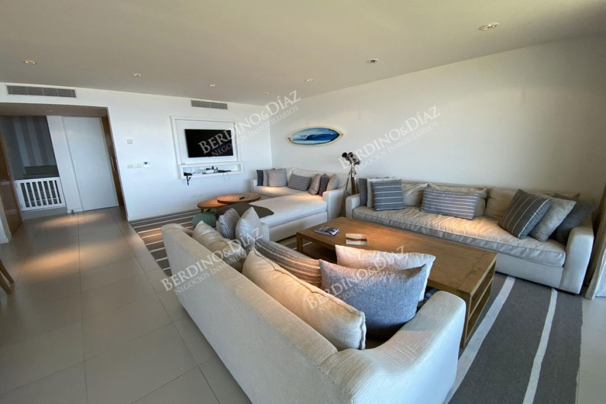 Apartamento ID.2441 - Penthouse en Playa Brava Espectacular
