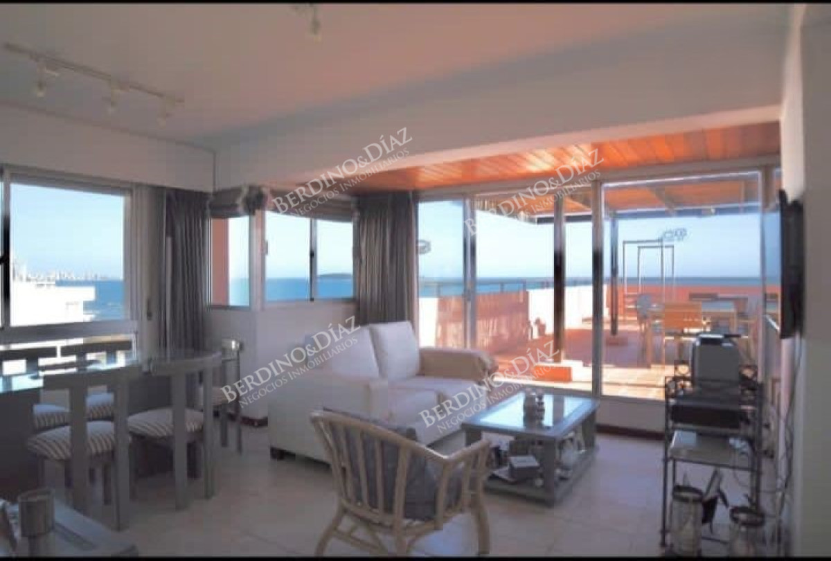 Apartamento ID.2711 - Pensthouse en venta 2 dormitorios parrillero propio Playa Mansa