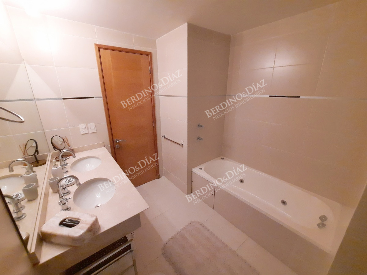 Apartamento ID.1114 - Apartamento de 2 dormitorios Playa Mansa de Punta del Este