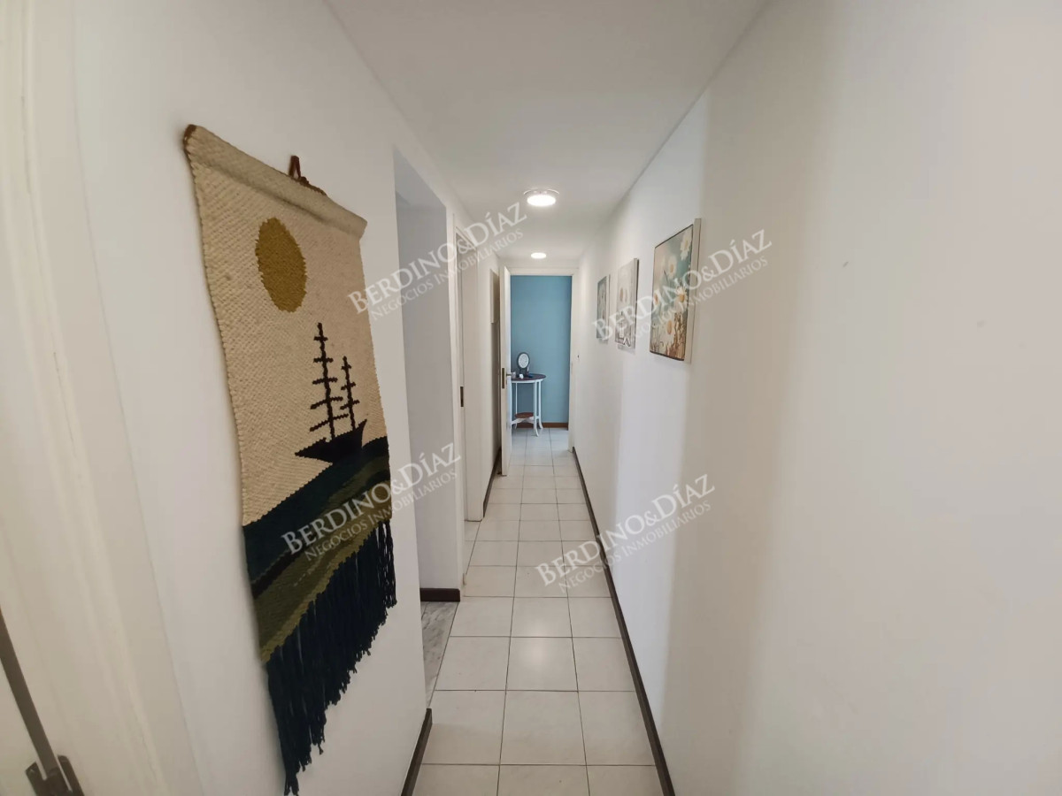 Apartamento ID.2840 - Apartamento en venta Playa Mansa 3 dormitorios