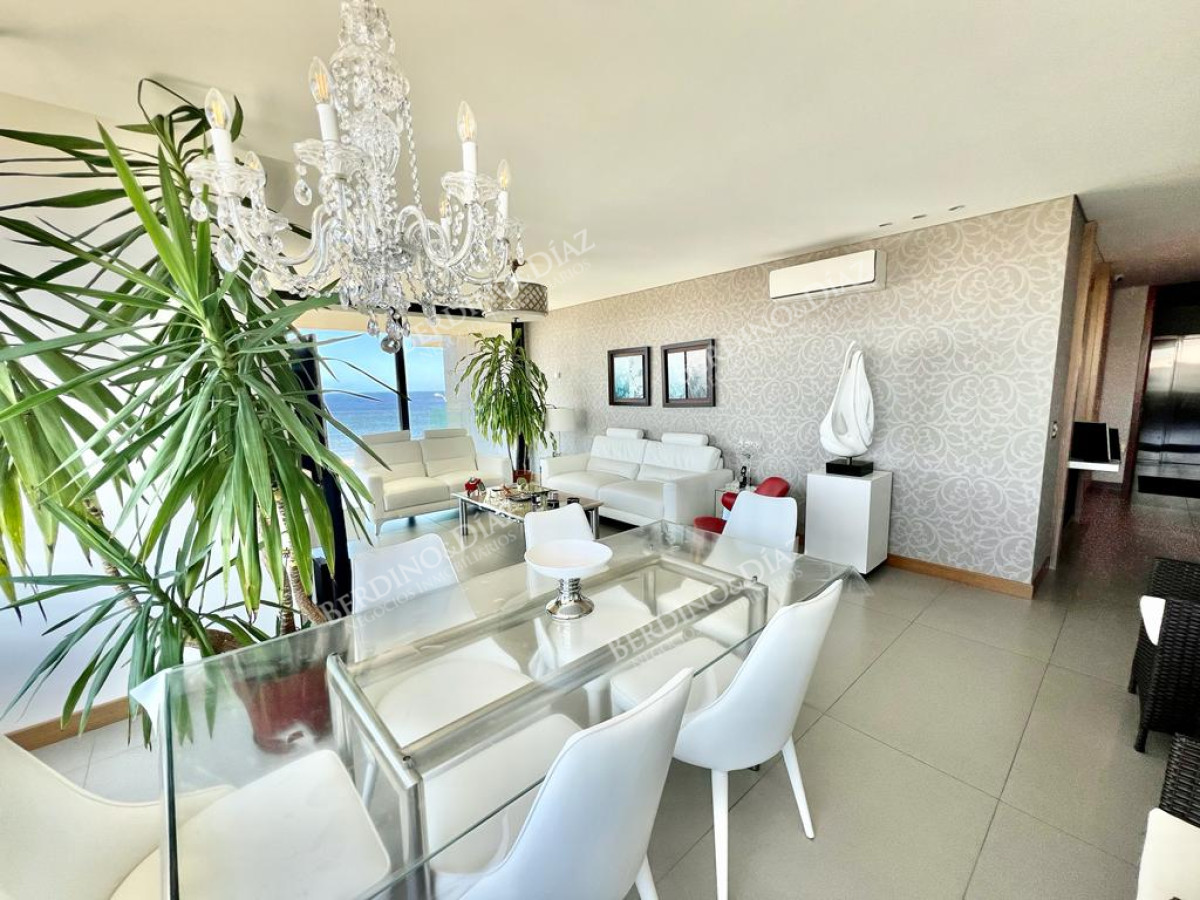 Apartamento ID.2561 - Playa Mansa Apartamento 3 suites frente al mar  y servicios