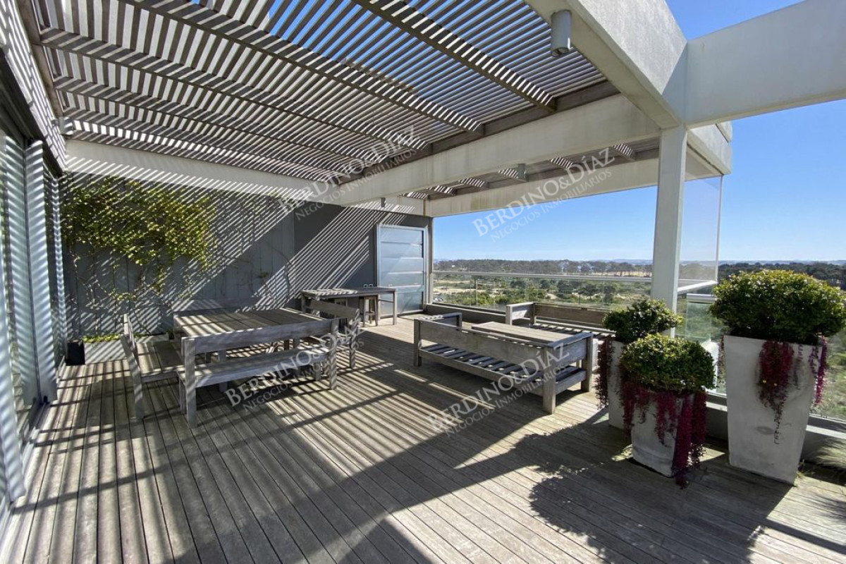 Apartamento ID.2441 - Penthouse en Playa Brava Espectacular