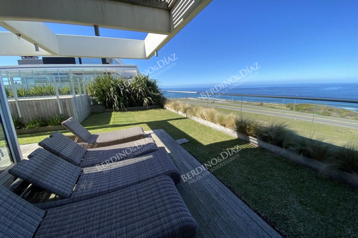 Apartamento ID.2441 - Penthouse en Playa Brava Espectacular