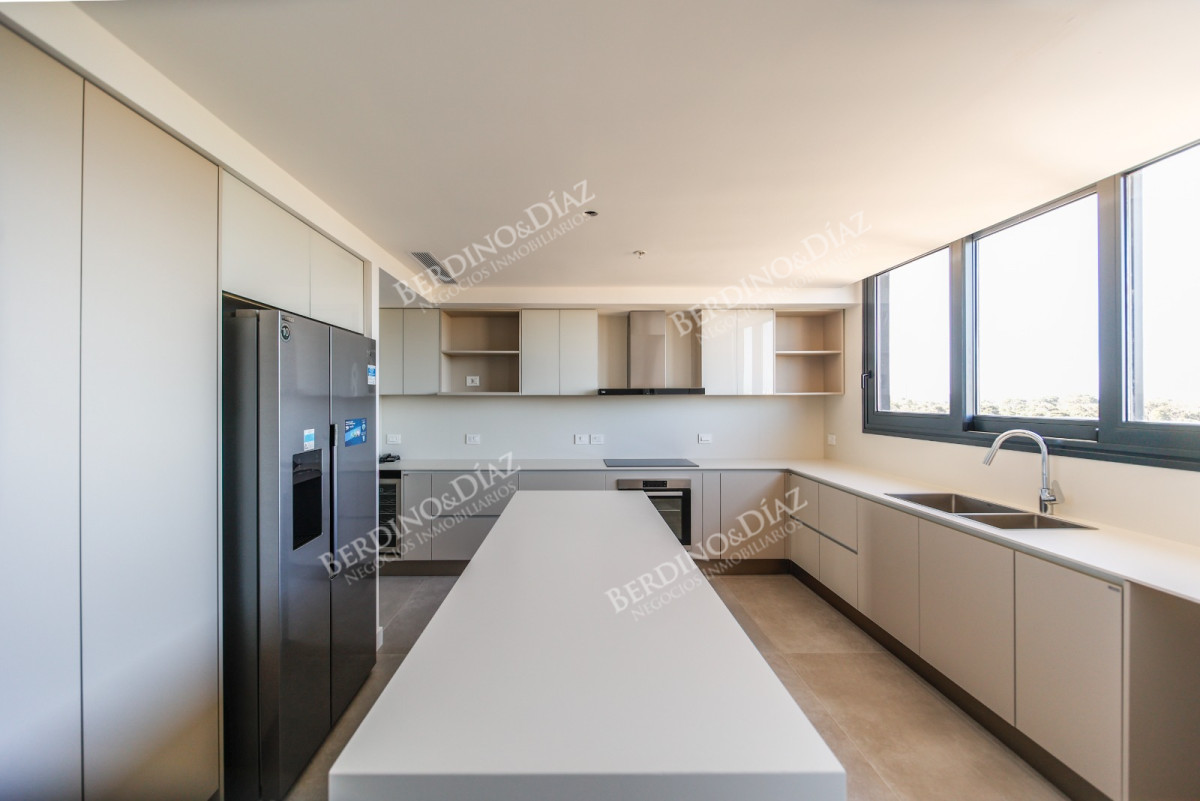 Apartamento ID.2916 - Venetian frente a Playa Mansa  Apartamento unificado Punta del Este