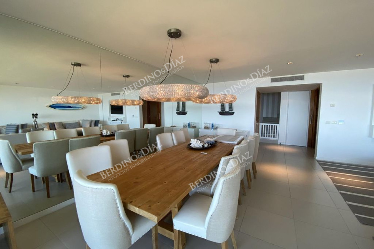 Apartamento ID.2441 - Penthouse en Playa Brava Espectacular