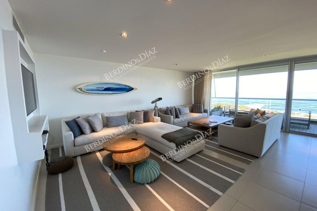 Apartamento ID.2441 - Penthouse en Playa Brava Espectacular