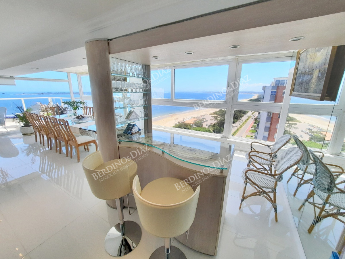 Apartamento ID.1290 - En venta  PentHouse en Playa Mansa reciclado  Punta del Este