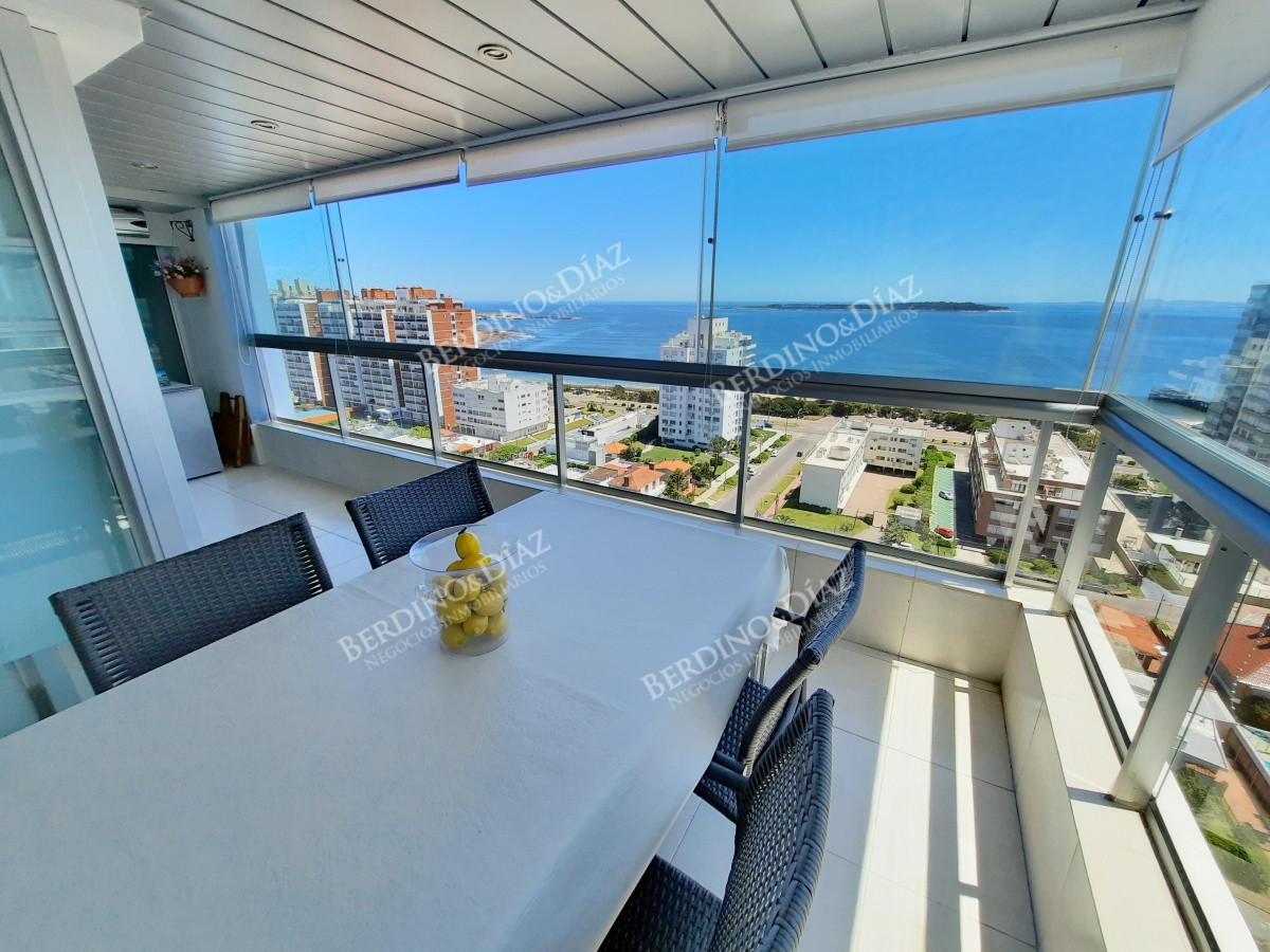 Apartamento ID.150 -  PentHouse en venta con hermosa vista a Playa Mansa
