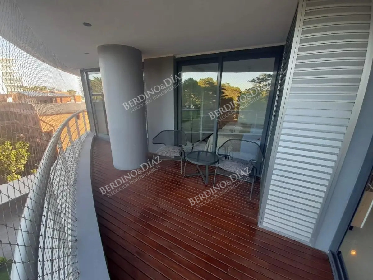 Apartamento ID.2810 - Apartamento en venta 3 dormitorios Torre con servicios
