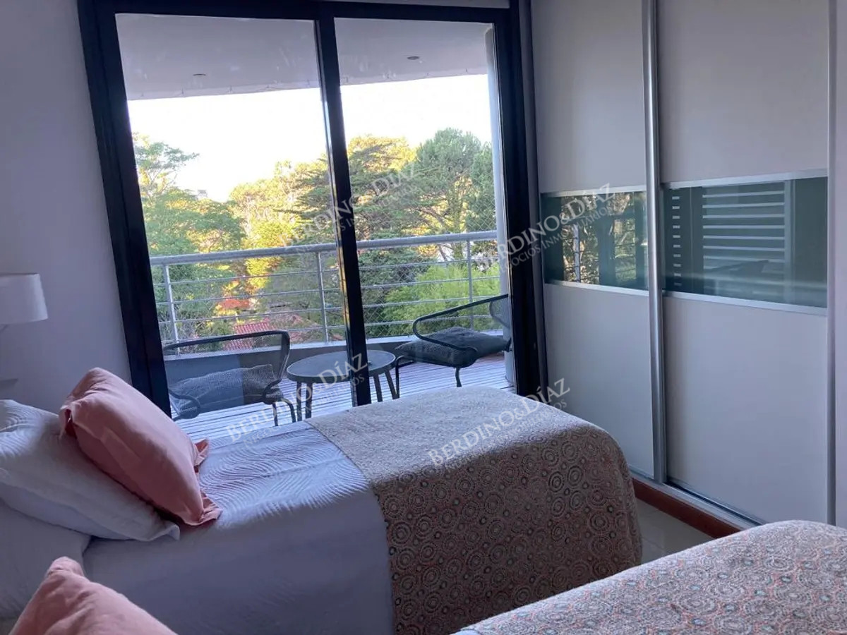 Apartamento ID.2810 - Apartamento en venta 3 dormitorios Torre con servicios