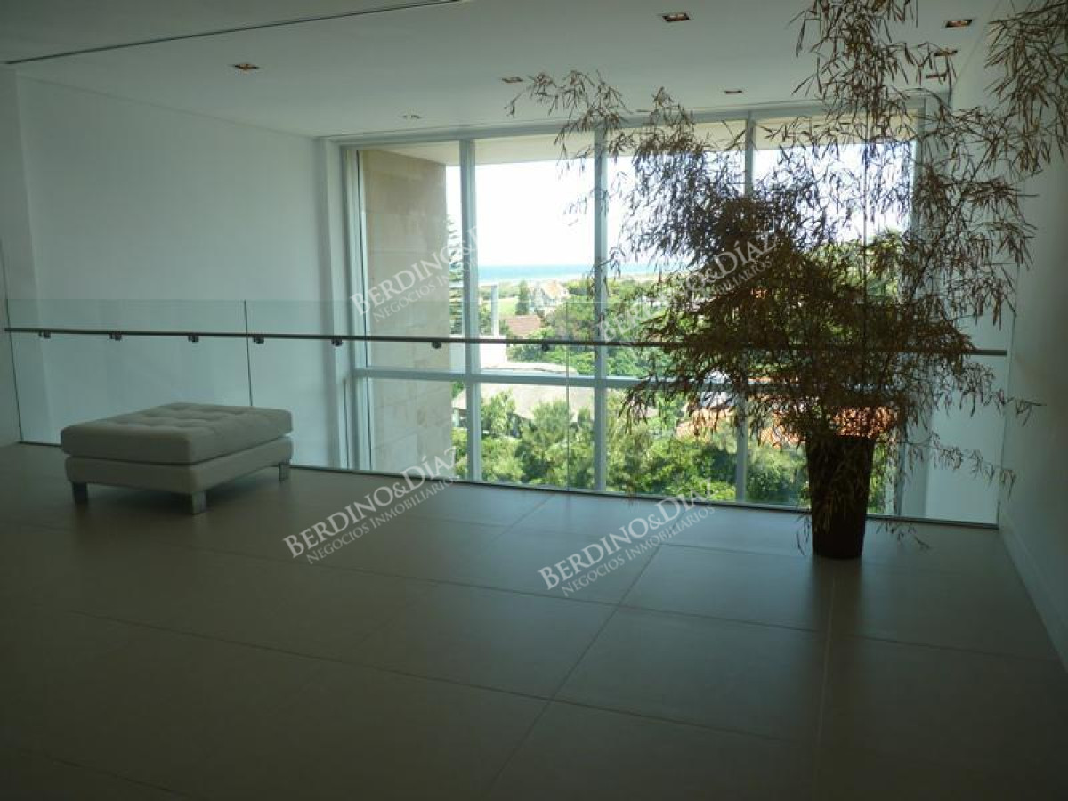 Apartamento ID.2117 - Douplex en venta de 650 m2 Playa Brava Punta del Este
