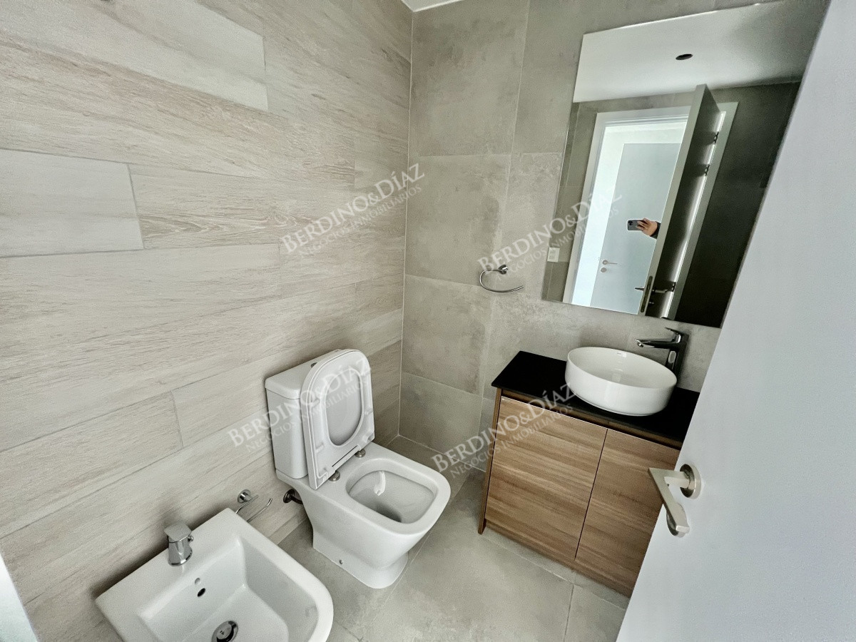 Apartamento ID.709 - VENETIAN  Venta 4 dormitorios esquinero en Playa Mansa