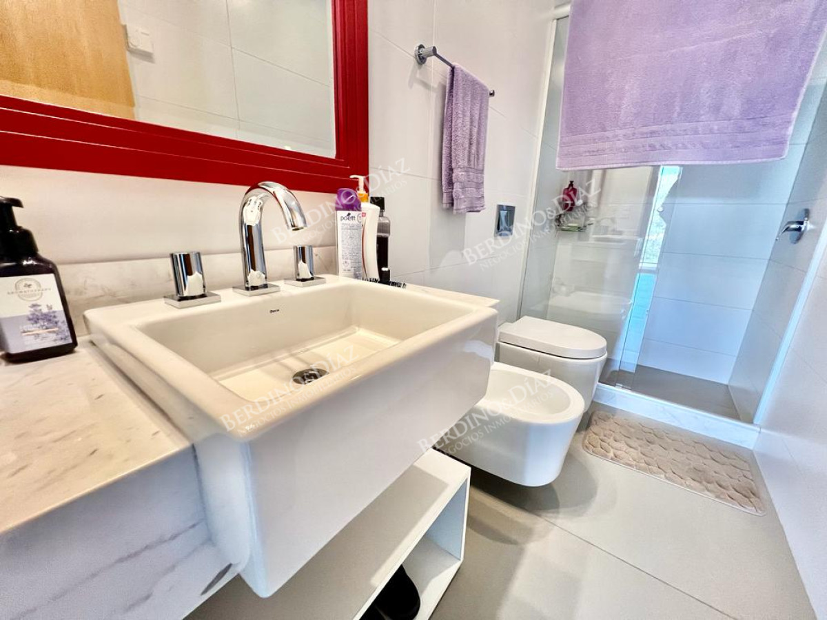 Apartamento ID.2561 - Playa Mansa Apartamento 3 suites frente al mar  y servicios