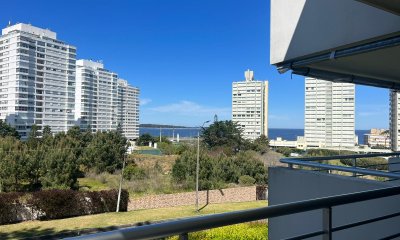 Apartamento en venta Playa Mansa Parrillero propio