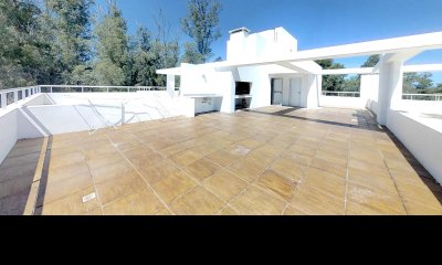 Penthouse en venta  ubicado en Zona Golf con servicios