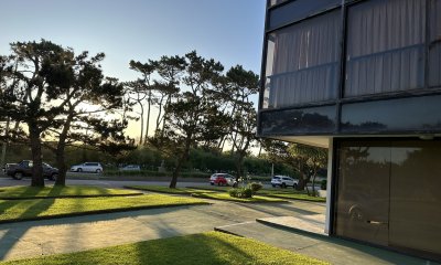 Apartamento en Venta Punta del Este Primera Linea en Playa Mansa tres dorm mas dependencia