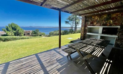 Apartamento en venta en Punta Ballena parrillero propio