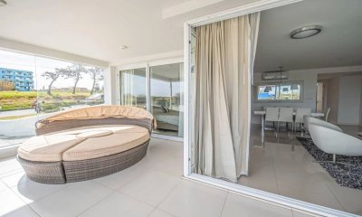 Apartamento en venta Playa Mansa en venta 3 dormitorios