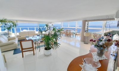 En venta  PentHouse en Playa Mansa reciclado  Punta del Este