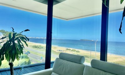 Playa Mansa Apartamento 3 suites frente al mar  y servicios