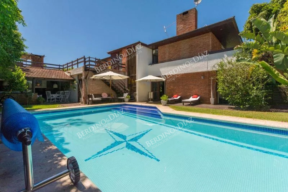Casa ID.60 -  Casa Estilo Tradicional a Solo Metros de Playa Mansa