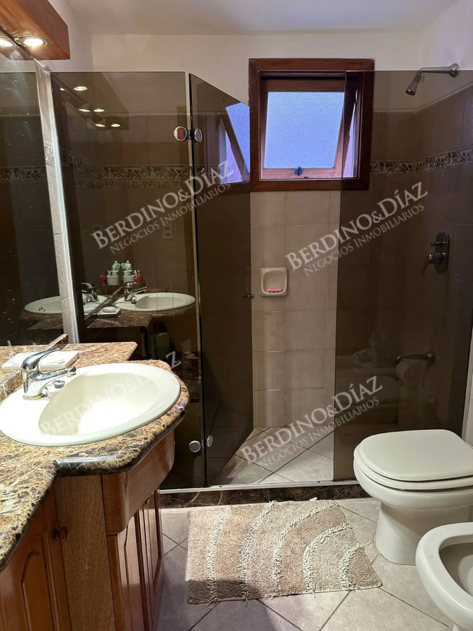 Casa ID.2820 - Casa en  venta en Playa Mansa