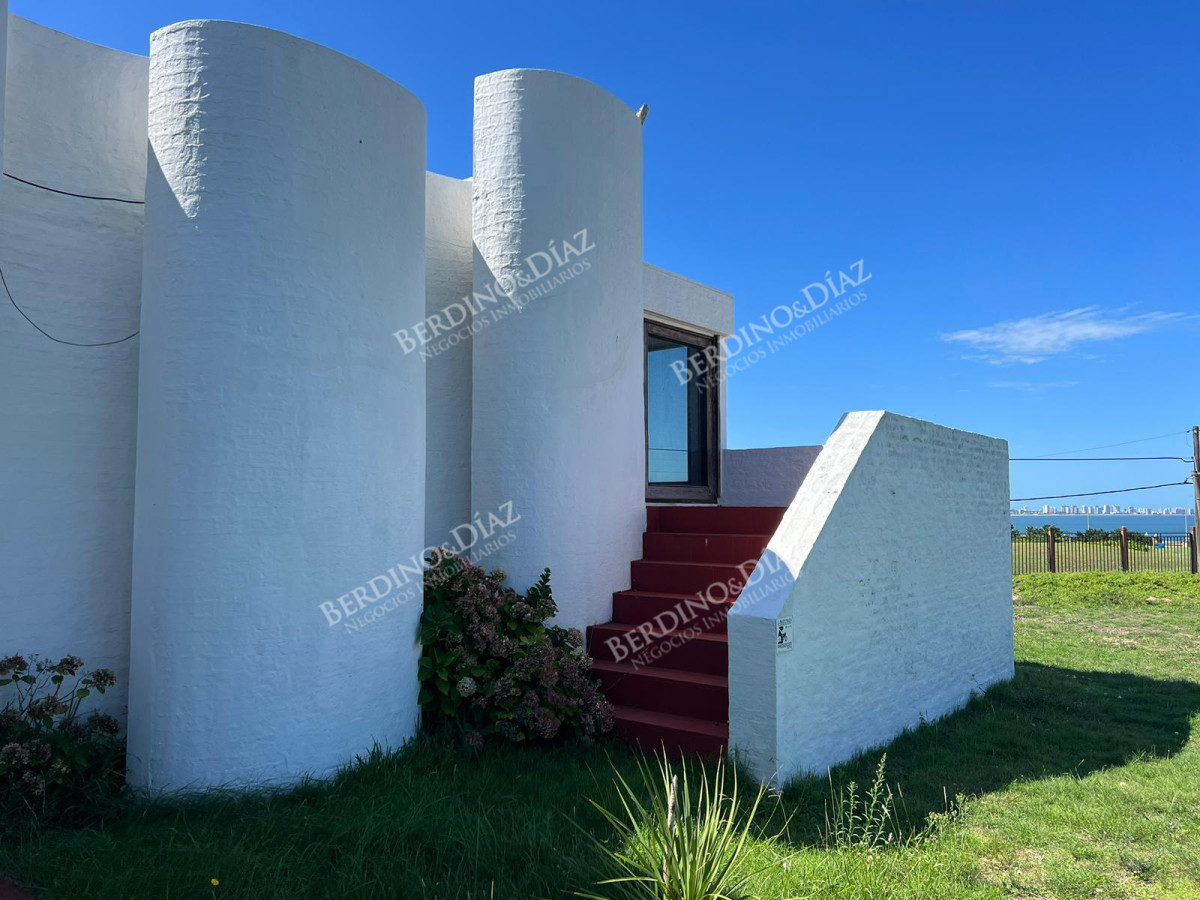 Casa ID.1760 - Hermosa Casa en venta frente al mar Punta del Este 