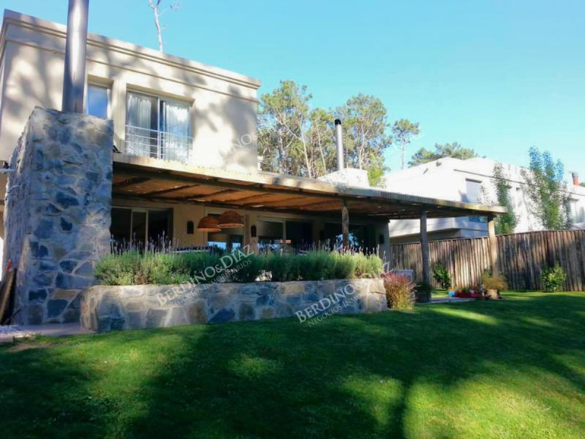 Casa ID.157 -  Casa Espectacular de 4 Suites en Playa Brava