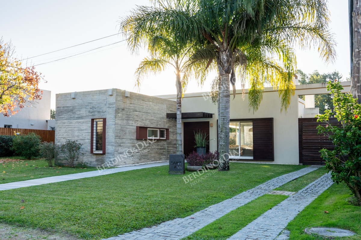 Casa ID.2422 - Casa moderna en venta en Rincon del Indio
