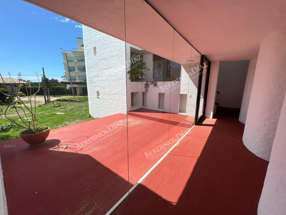 Casa ID.1760 - Hermosa Casa en venta frente al mar Punta del Este 