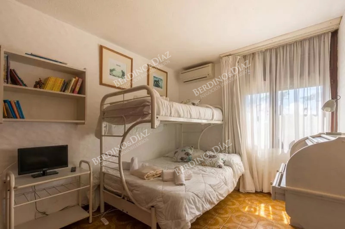 Casa ID.60 -  Casa Estilo Tradicional a Solo Metros de Playa Mansa
