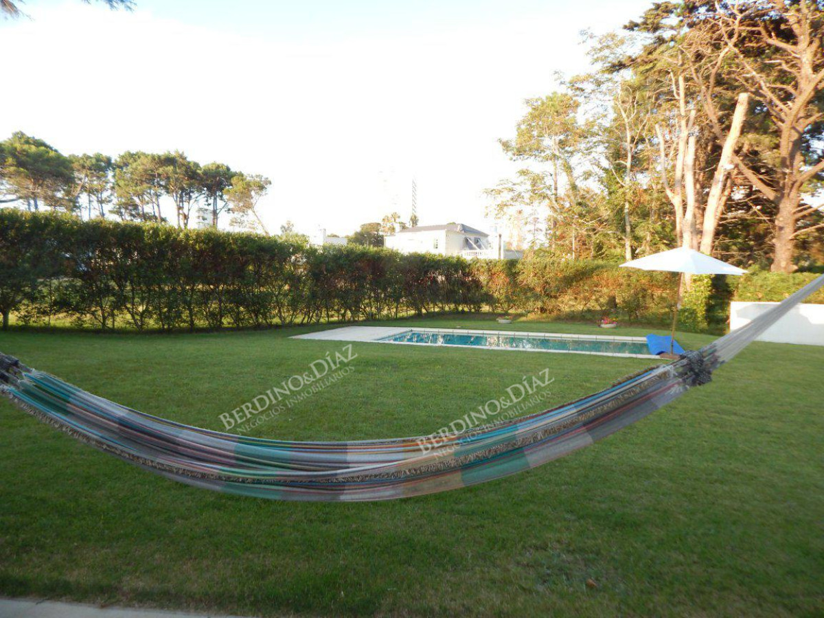 Casa ID.20 -  Casa En Venta Ubicada en el Barrio de Mayor Jerarquía de Punta del Este