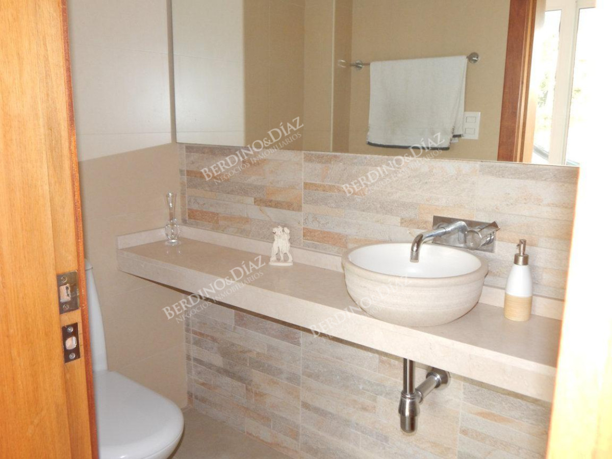 Casa ID.20 -  Casa En Venta Ubicada en el Barrio de Mayor Jerarquía de Punta del Este