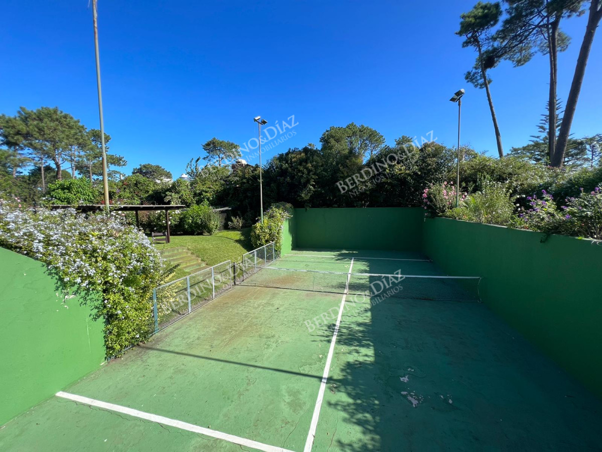 Casa ID.1760 - Hermosa Casa en venta frente al mar Punta del Este 