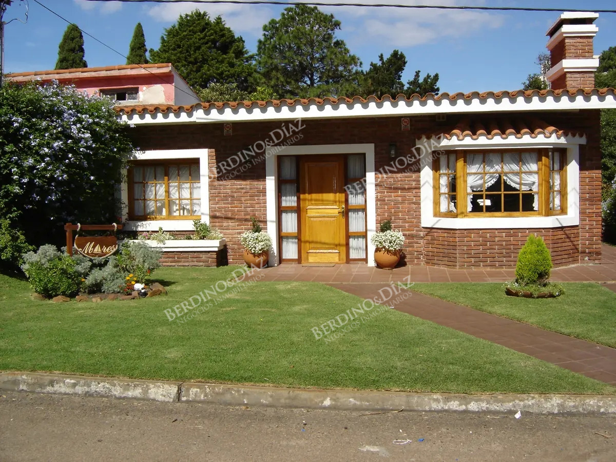 Casa ID.2820 - Casa en  venta en Playa Mansa