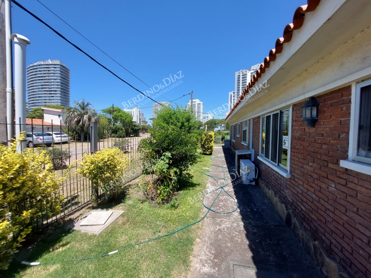 Casa ID.1692 - Casa en venta Parada 5 Playa Mansa Punta del Este 
