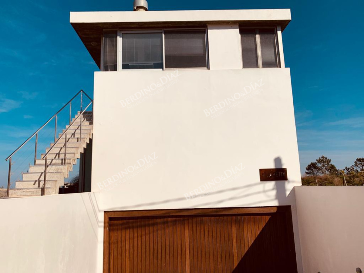 Casa ID.1235 - Casa minimalista en Manantiales