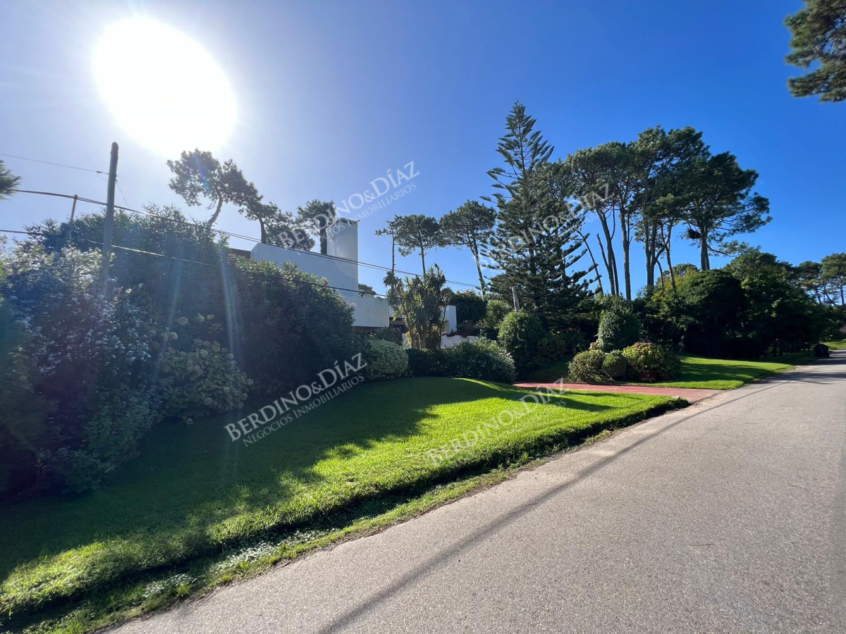 Casa ID.1760 - Hermosa Casa en venta frente al mar Punta del Este 