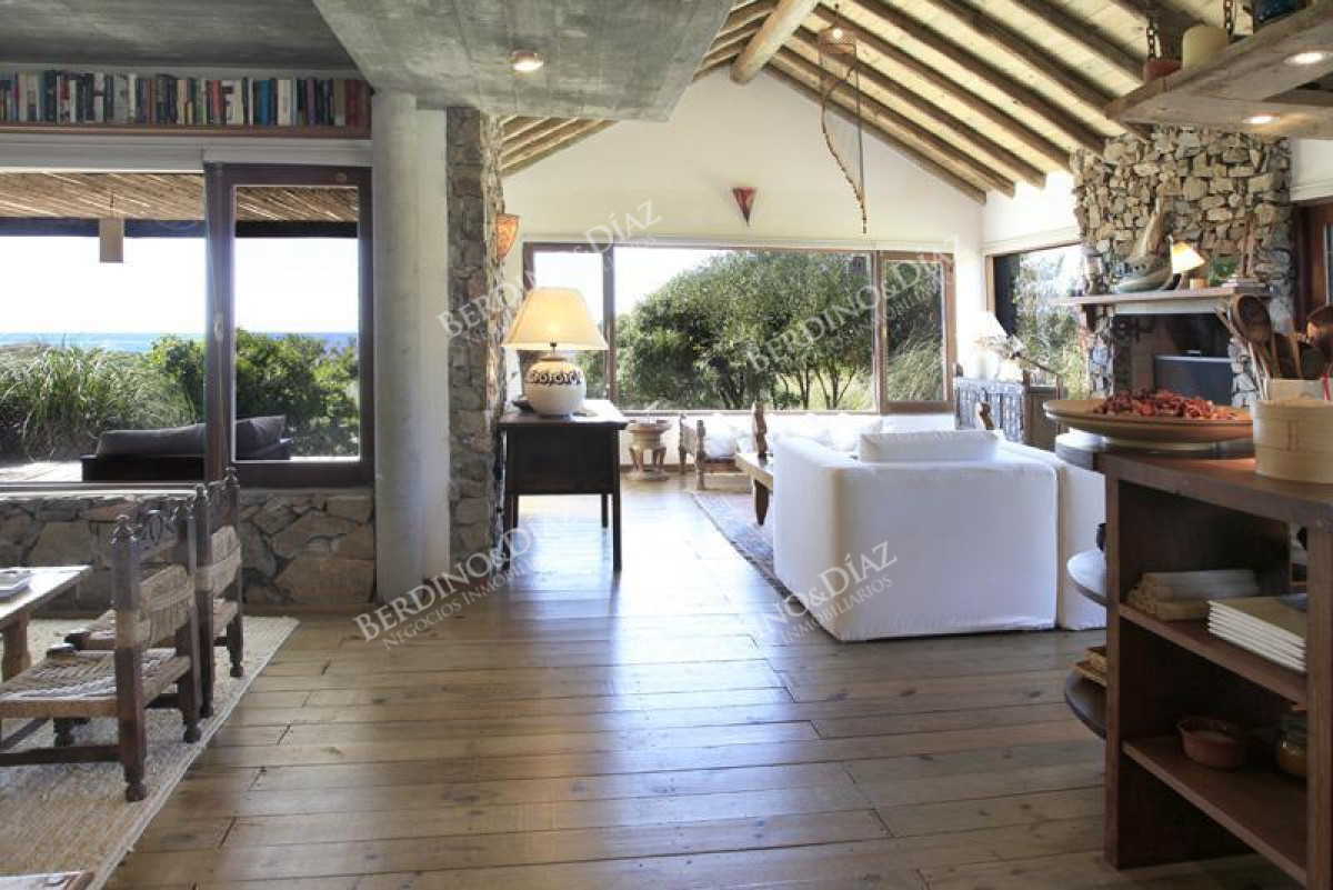 Casa ID.2215 - Casa en piedra venta frente al mar Manantiales