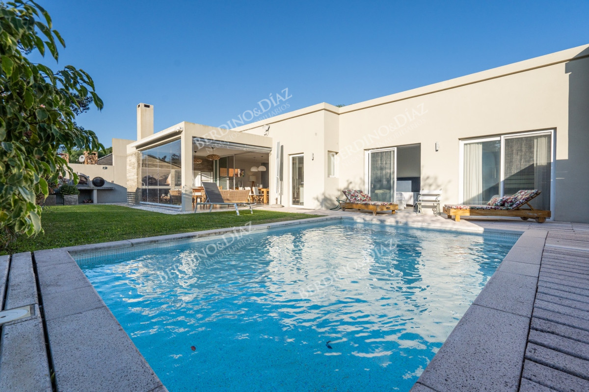 Casa ID.2422 - Casa moderna en venta en Rincon del Indio