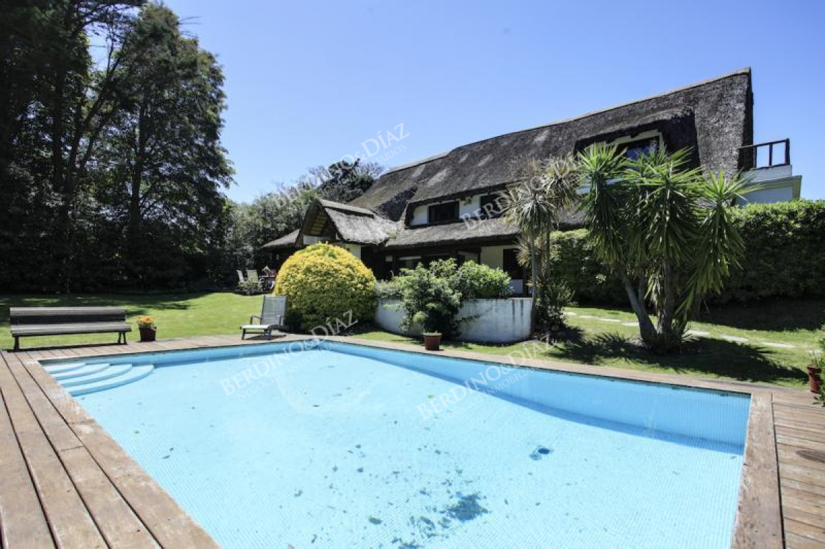 Casa ID.2179 - Hermos quincho en venta con 5000 m2 de terreno Golf 