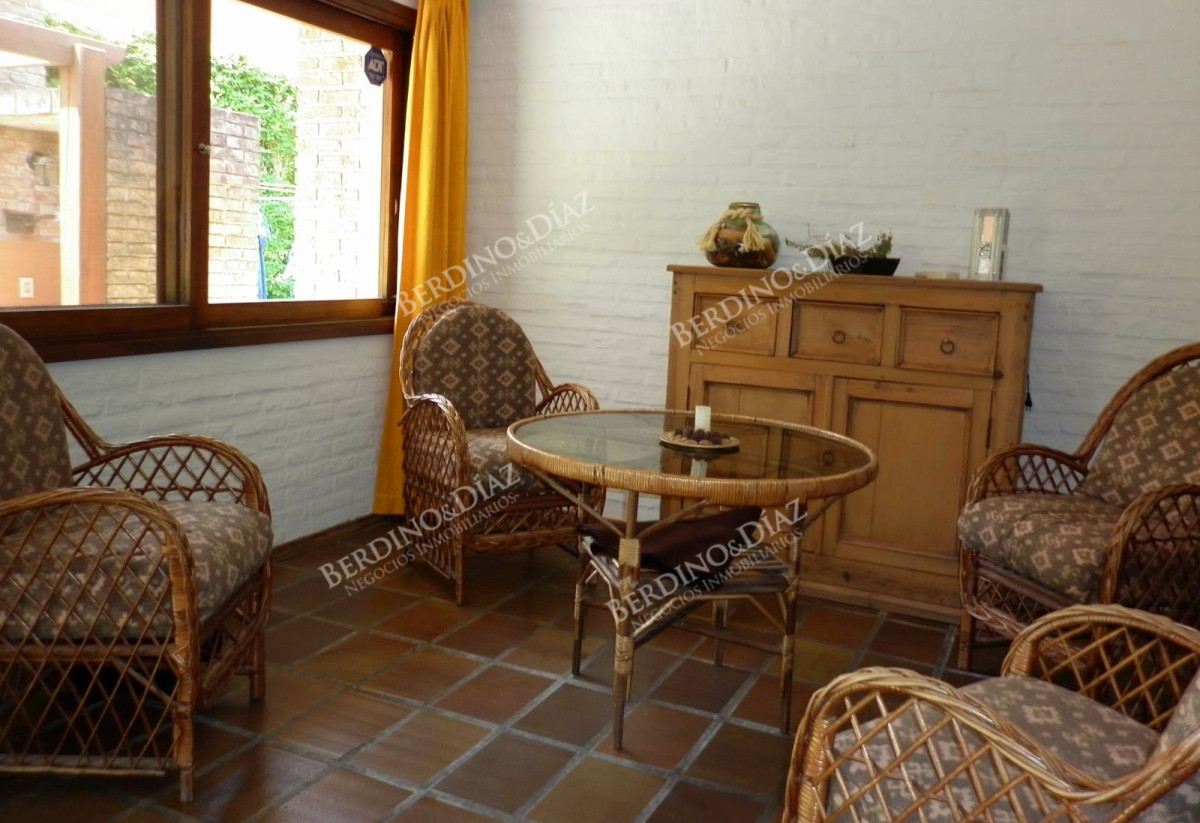 Casa ID.948 - Chalet en venta en zona Pinares de Punta del Este SUSPENDIDA