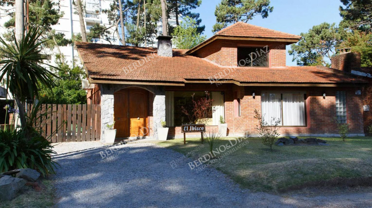 Casa ID.50 - Hermosa Casa En Venta Estilo Tradicional. Zona de paradas en playa mansa.