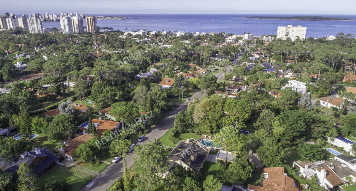 Casa ID.235 - Residencia muy cerca de la Playa Mansa en Punta del Este
