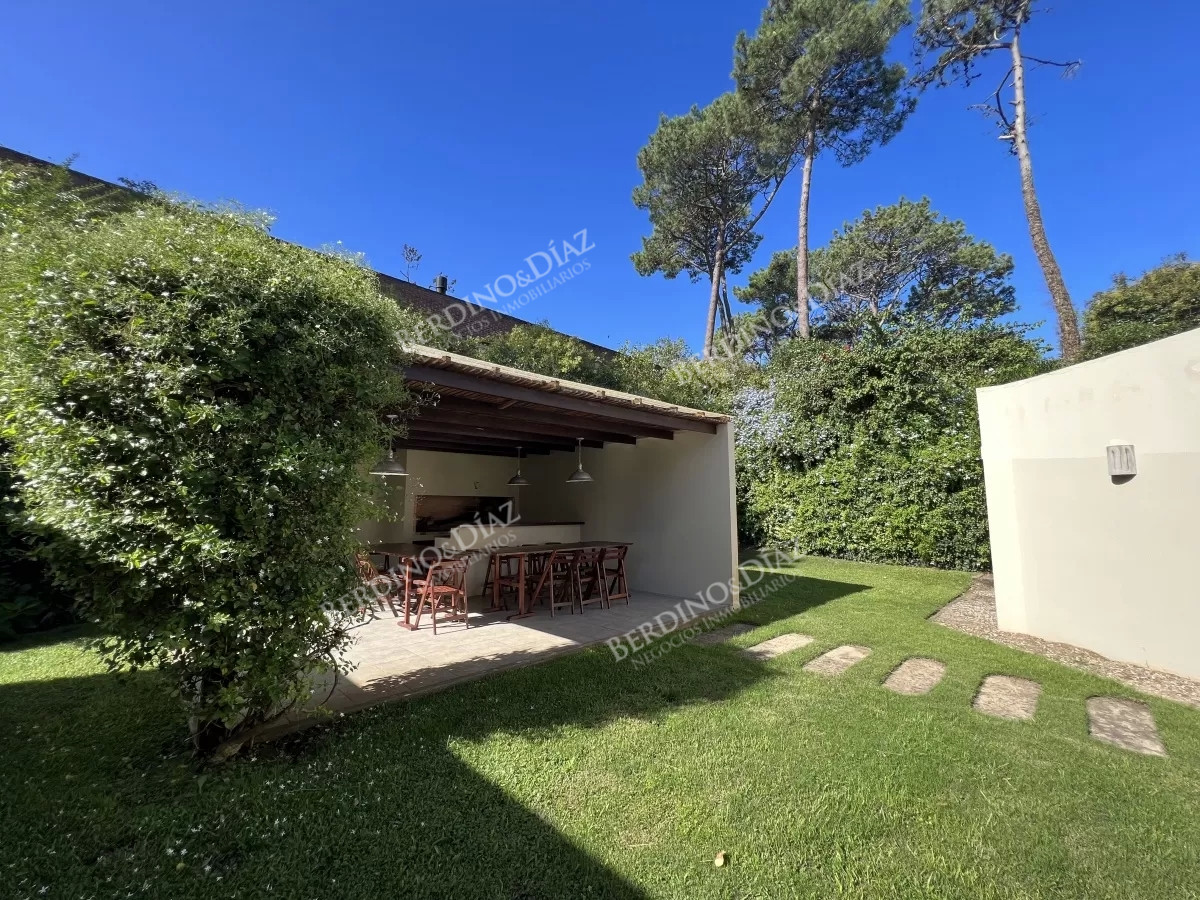Casa ID.1759 - Casa Oportunidad a metros del Shopping en Barrio Residencial