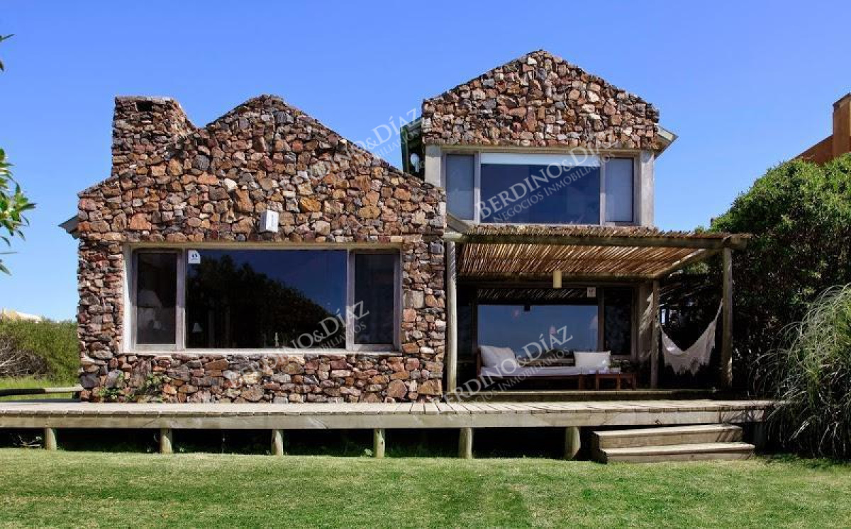 Casa ID.2215 - Casa en piedra venta frente al mar Manantiales