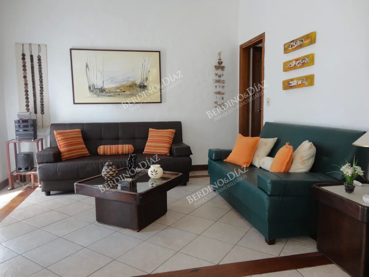 Casa ID.2820 - Casa en  venta en Playa Mansa